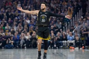 开云下载-末节16分爆发为时已晚 库里复出之战有些慢热